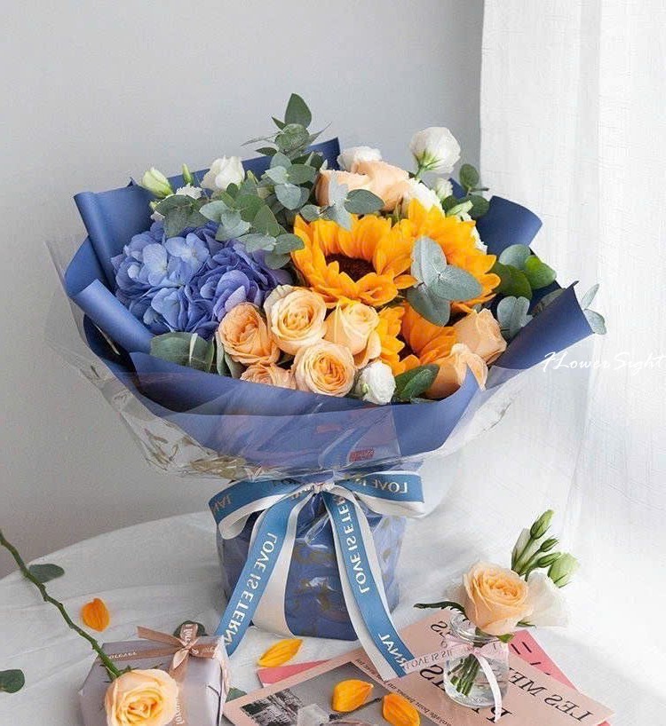 Bó hoa hồng và cẩm tú cầu