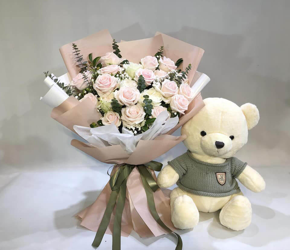Hoa hồng và gấu bông