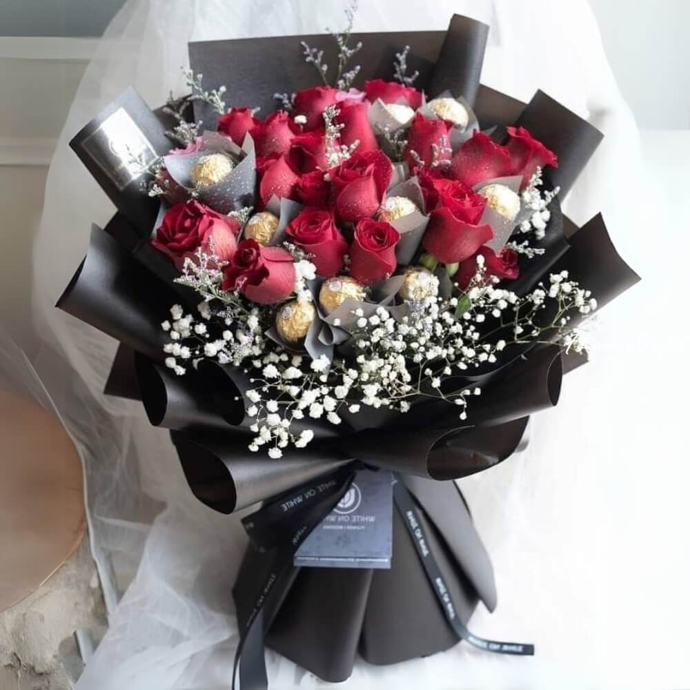 Bó hoa socola và hoa hồng đỏ