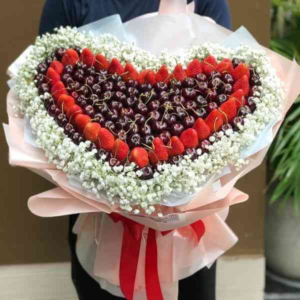 Bó hoa dâu tây và cherry