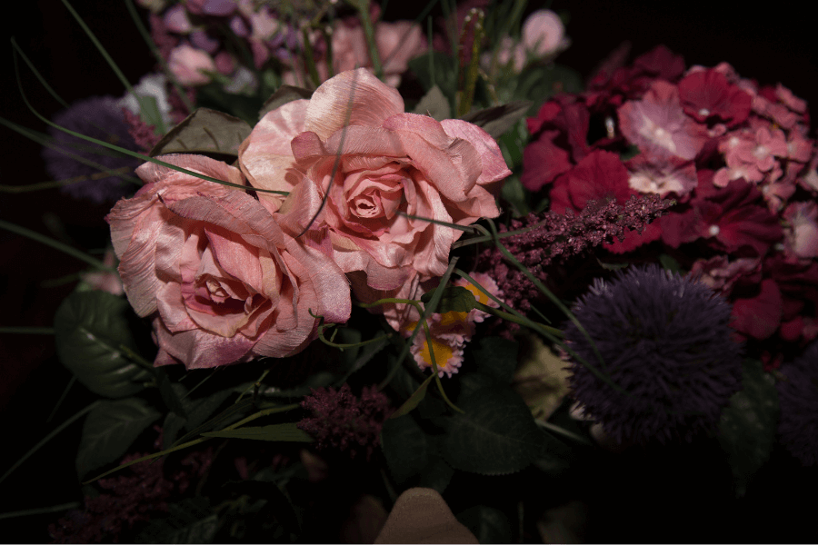 hoa-cuoi-cam-tay-nen-chon-hoa-gi-02