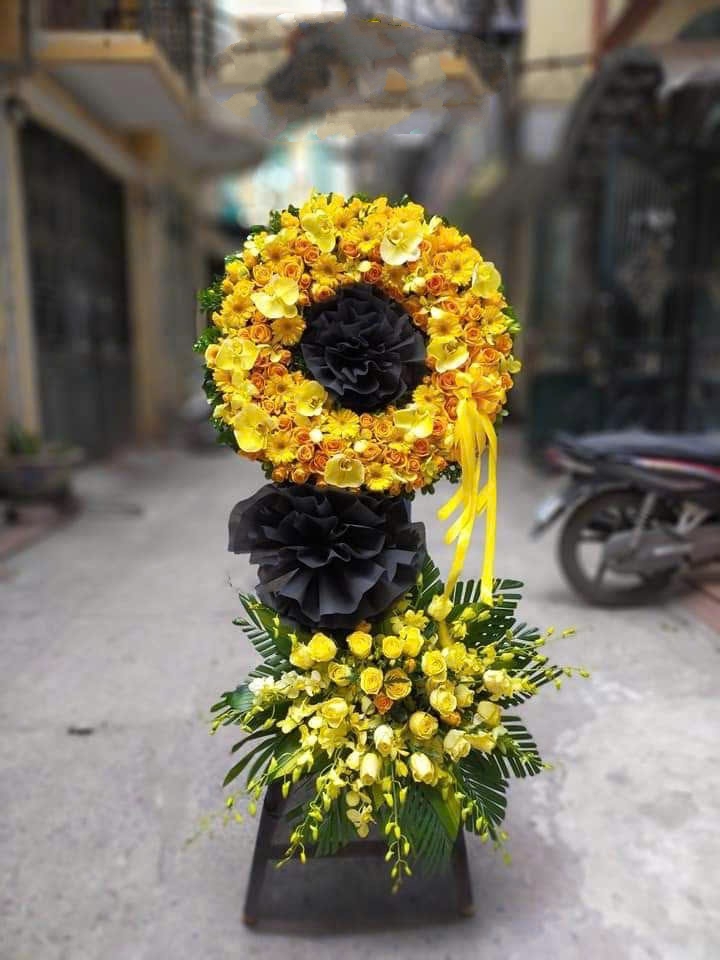 Kệ hoa viếng cúc vàng đẹp và sang trọng