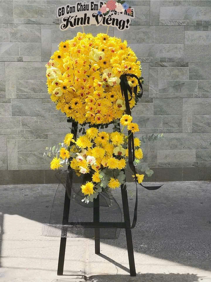 Lẵng hoa cúc vàng đám ma đẹp