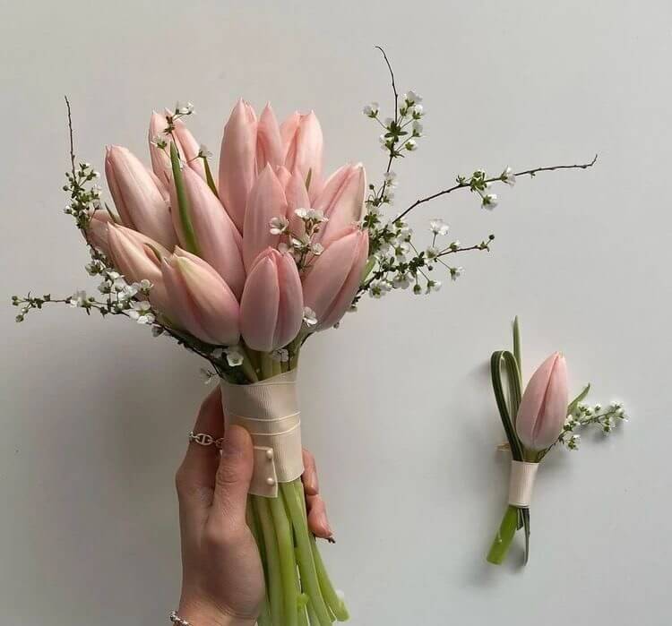 Hoa cưới tulip hồng