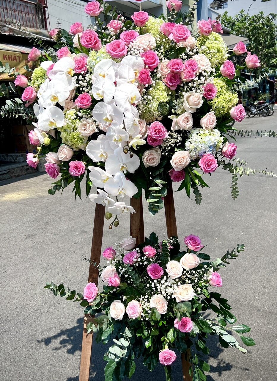 Kệ hoa chúc mừng