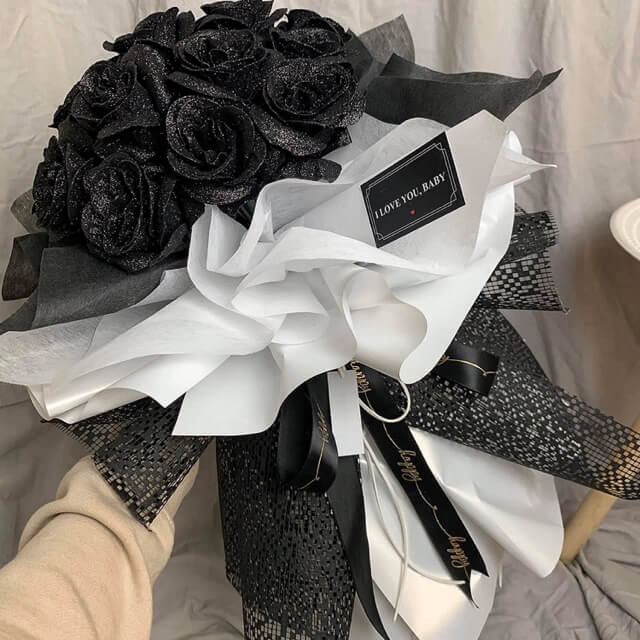 Bó hoa đen trắng