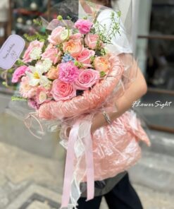 Bó hoa màu trắng hồng