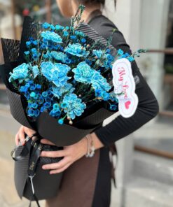 Bó hoa màu xanh đen