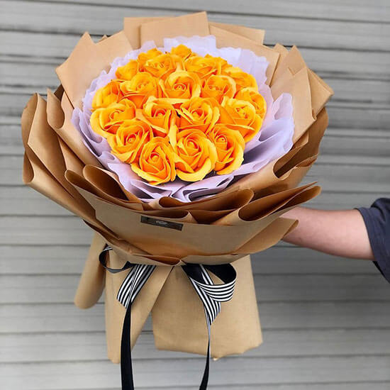 Bó hoa sáp màu vàng