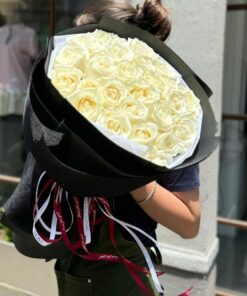 Bó hoa trắng đen