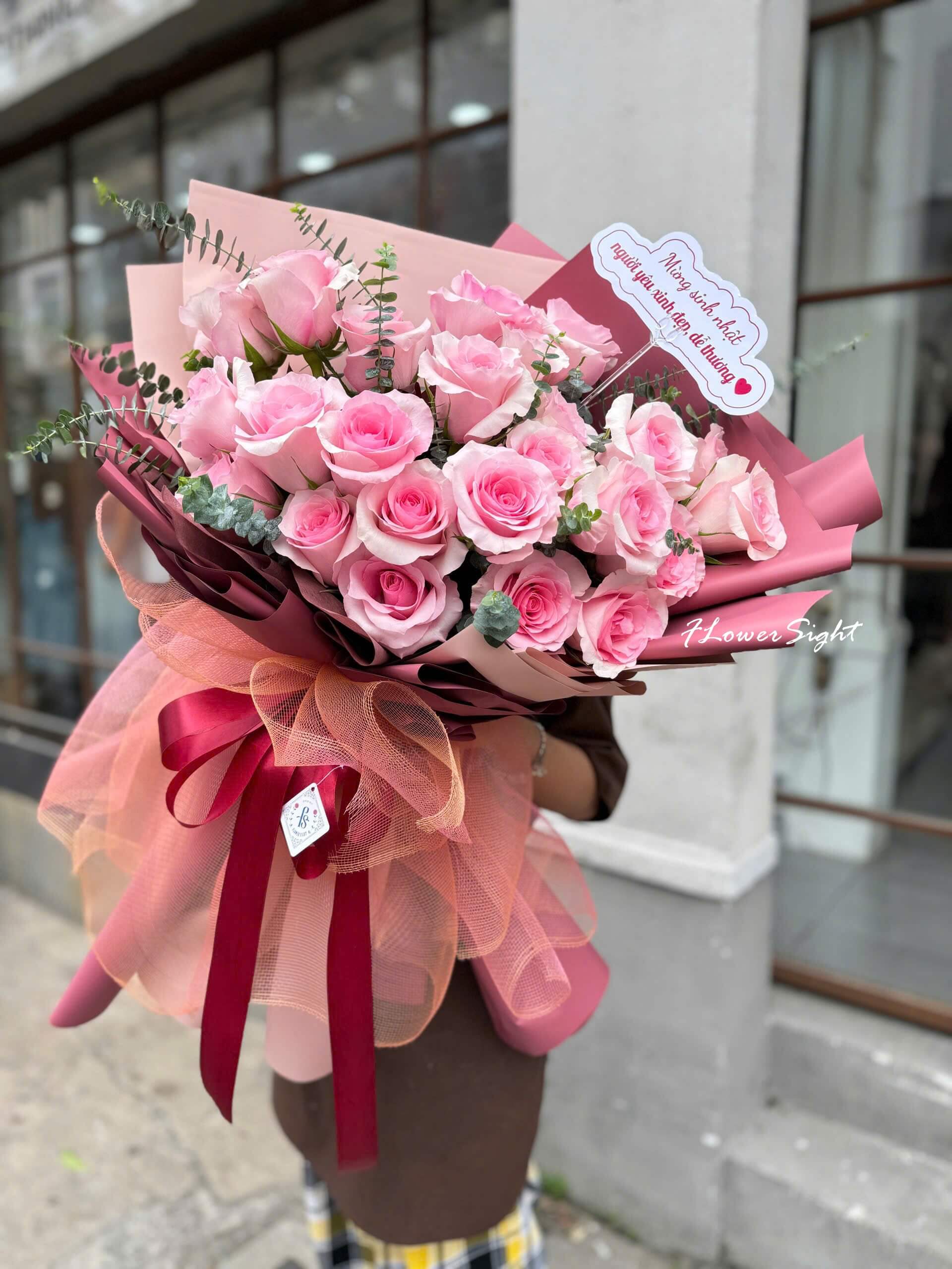 Bó hoa trắng hồng