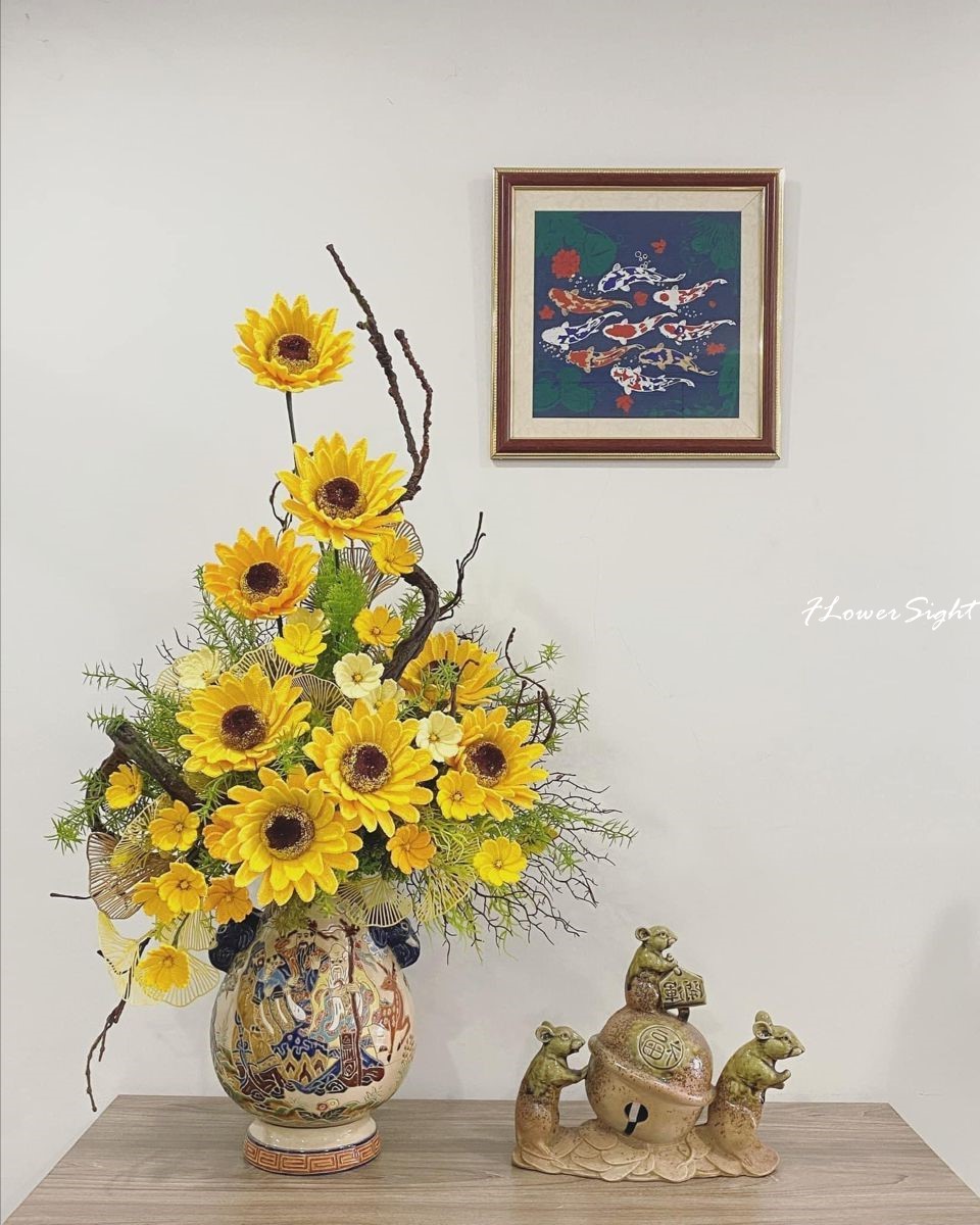 Chậu hoa hướng dương chưng tết