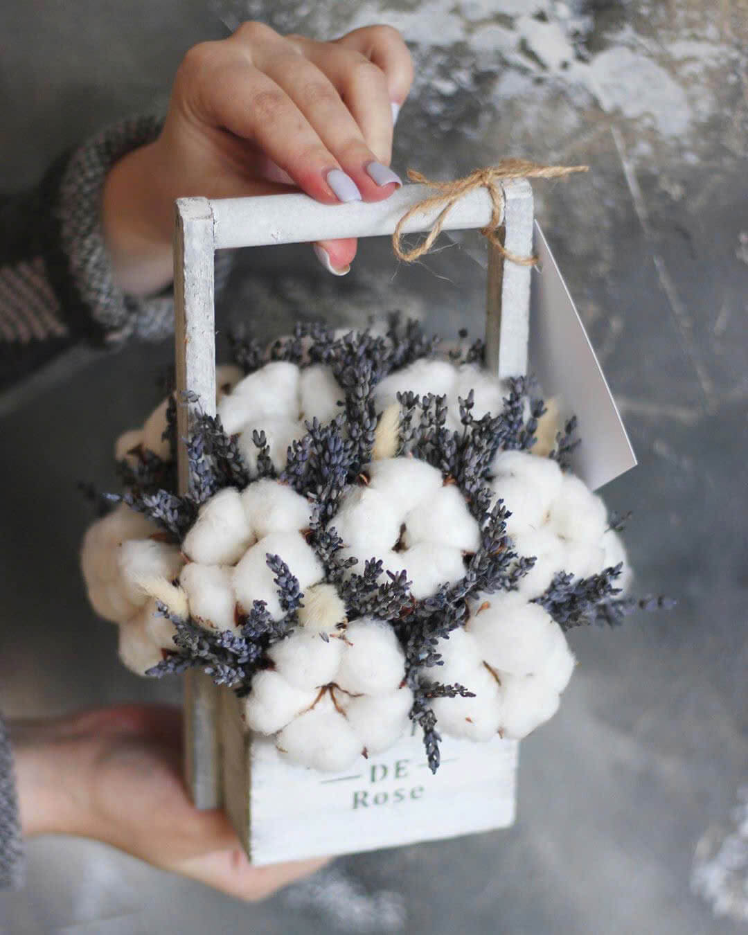 Giỏ hoa oải hương để bàn