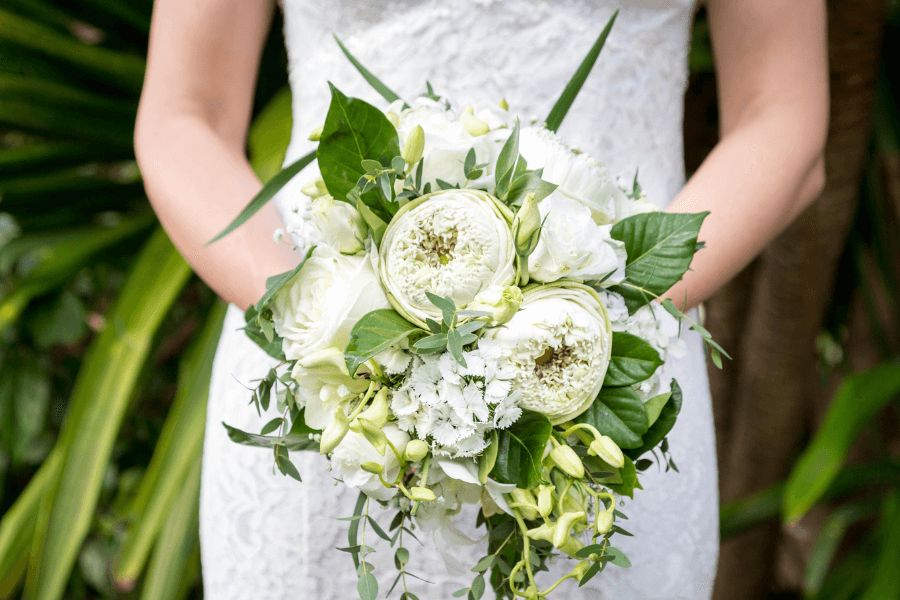 Hoa cưới cầm tay hoa sen