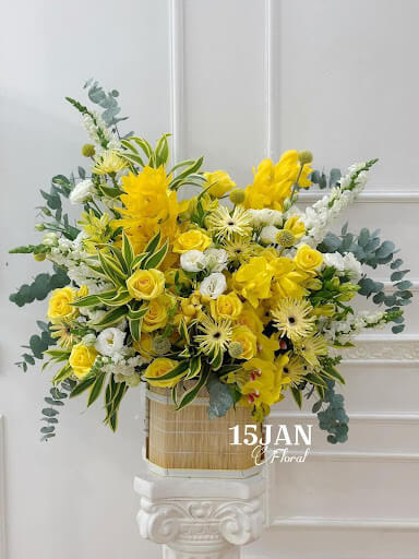 Hoa để bàn màu vàng