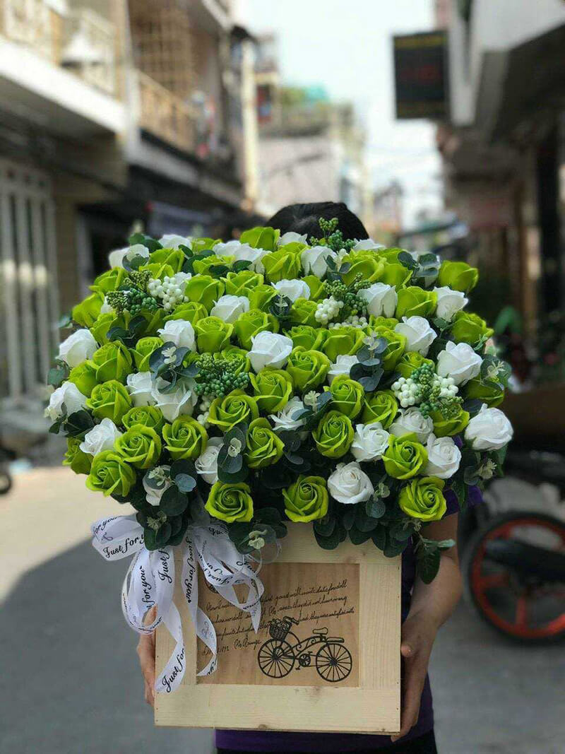 Hoa sáp màu xanh lá cây