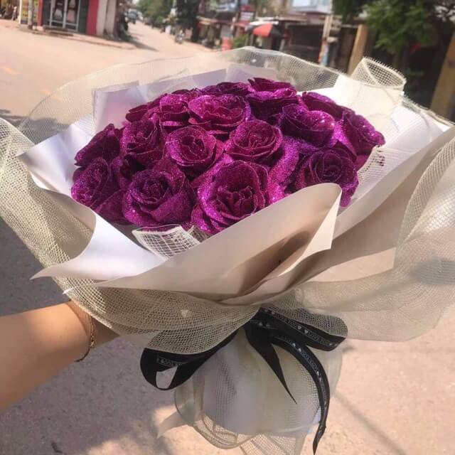 Hoa sáp nhũ tím đẹp