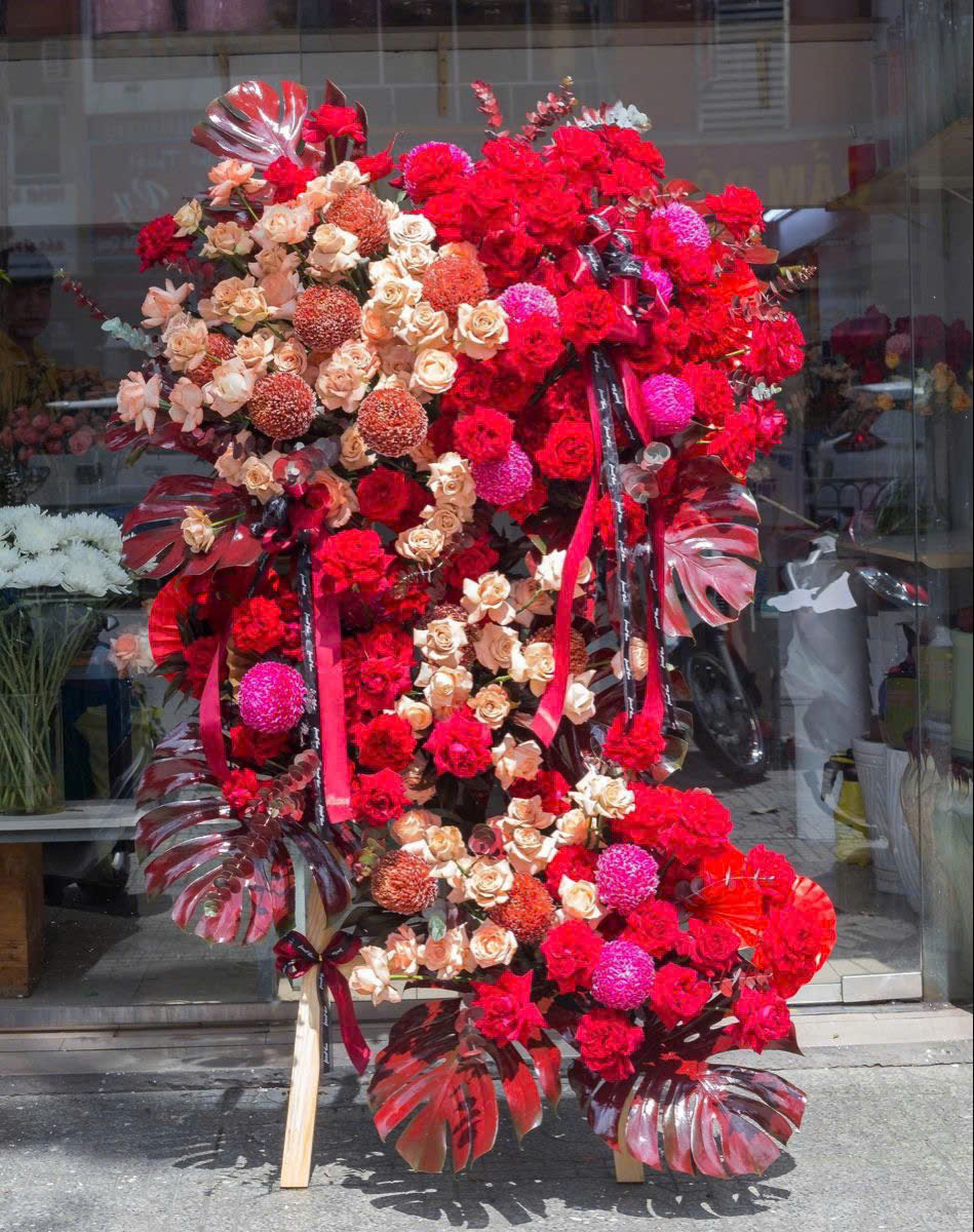 Kệ hoa chúc mừng 3 tầng