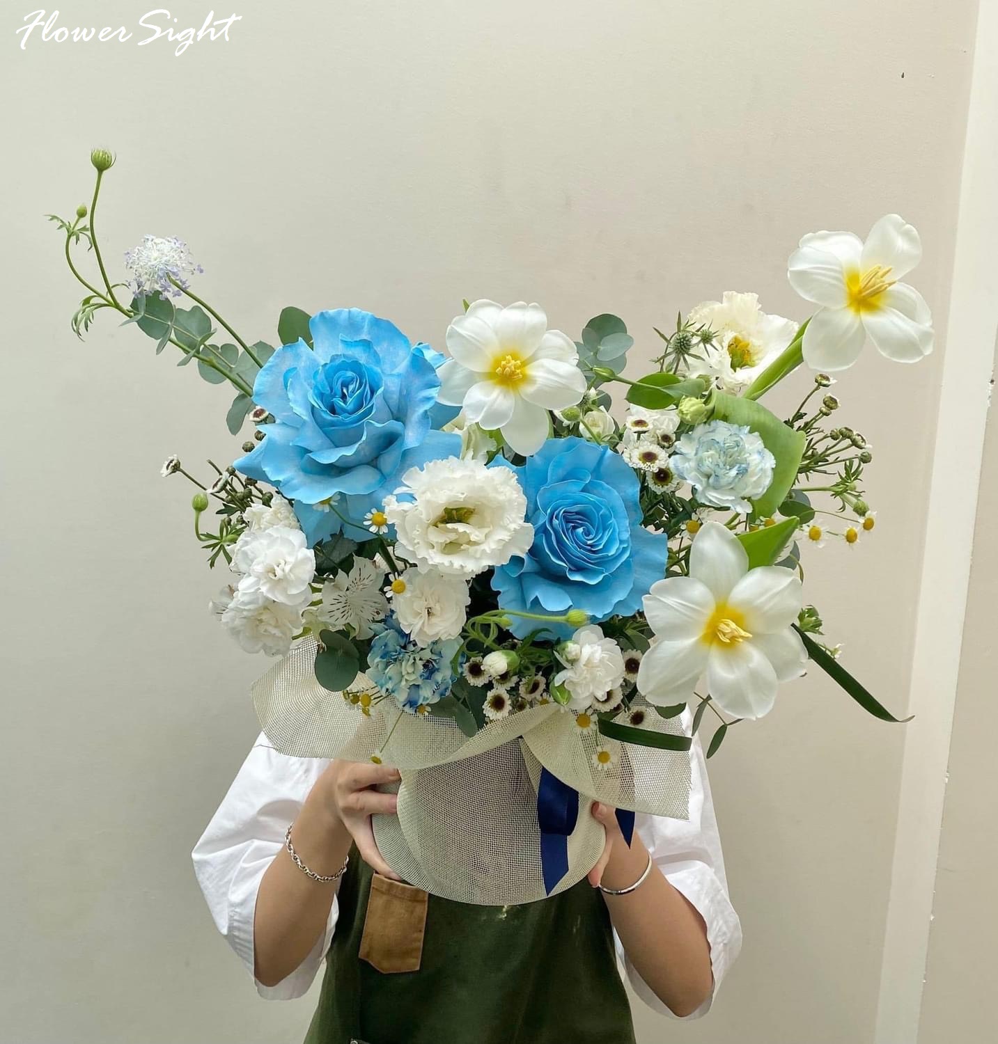 Giỏ hoa màu xanh dương đẹp