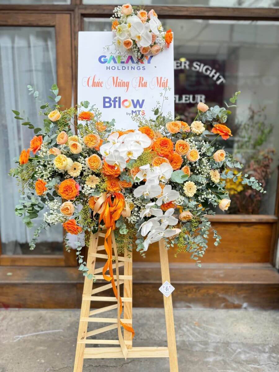 Kệ hoa khai trương theo phong cách hiện đại