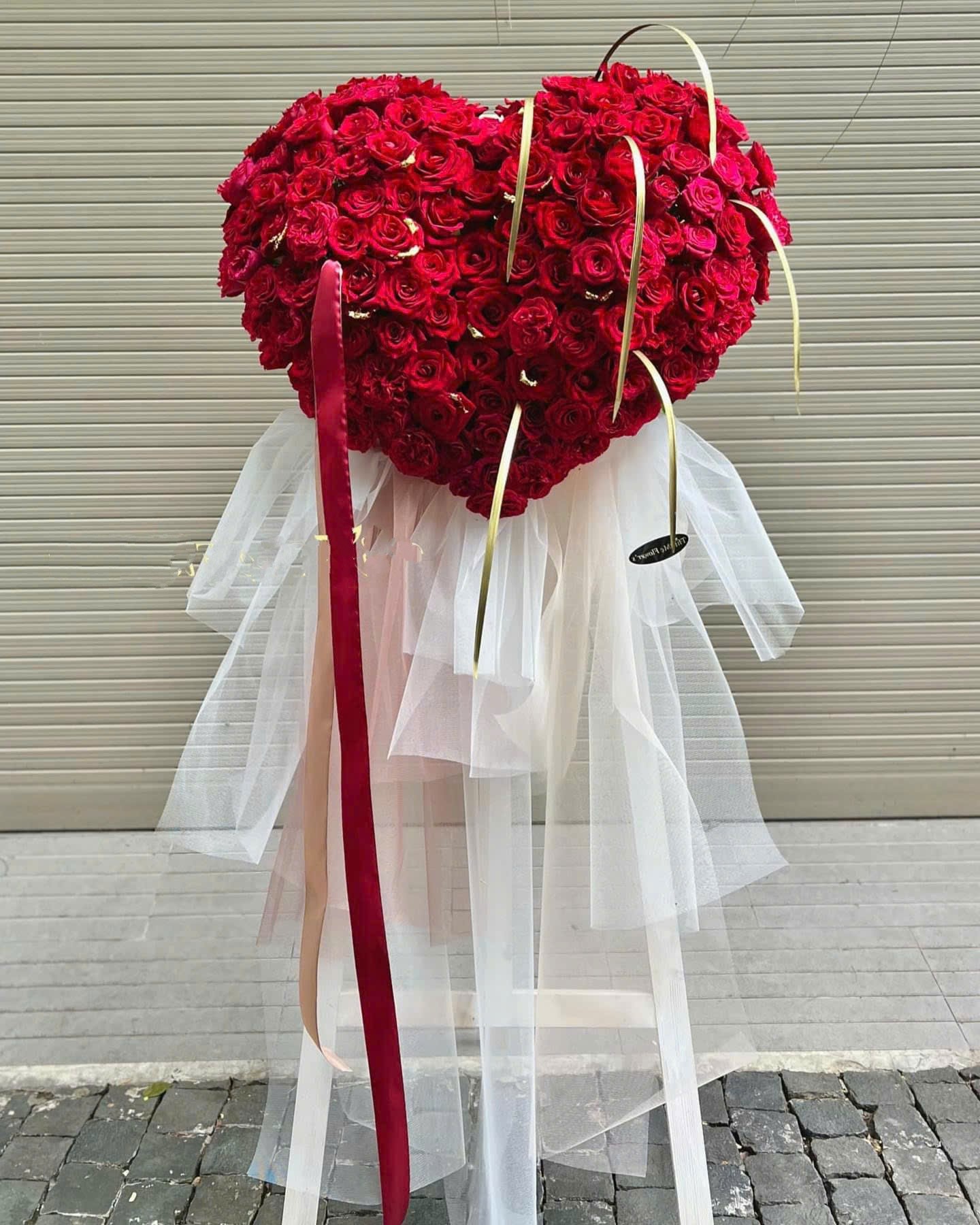 Kệ hoa hình trái tim