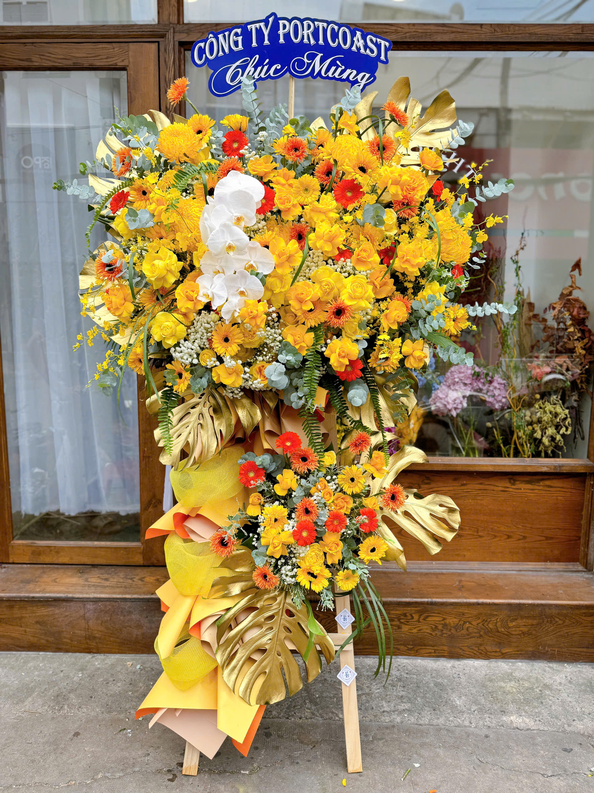 Kệ hoa đồng tiền vàng