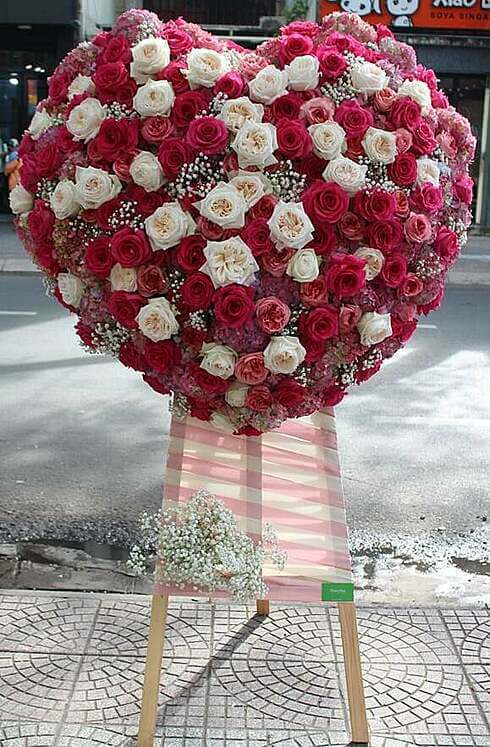 Kệ hoa hình trái tim