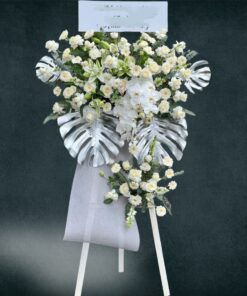 Kệ hoa màu trắng