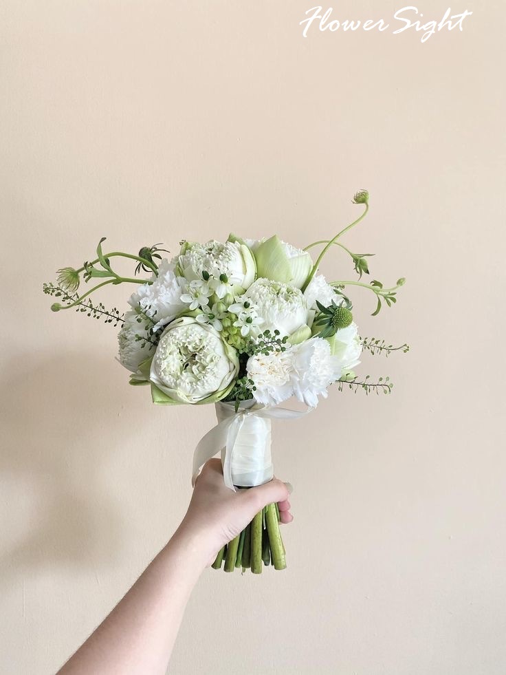 Bó hoa cưới cầm tay từ hoa sen