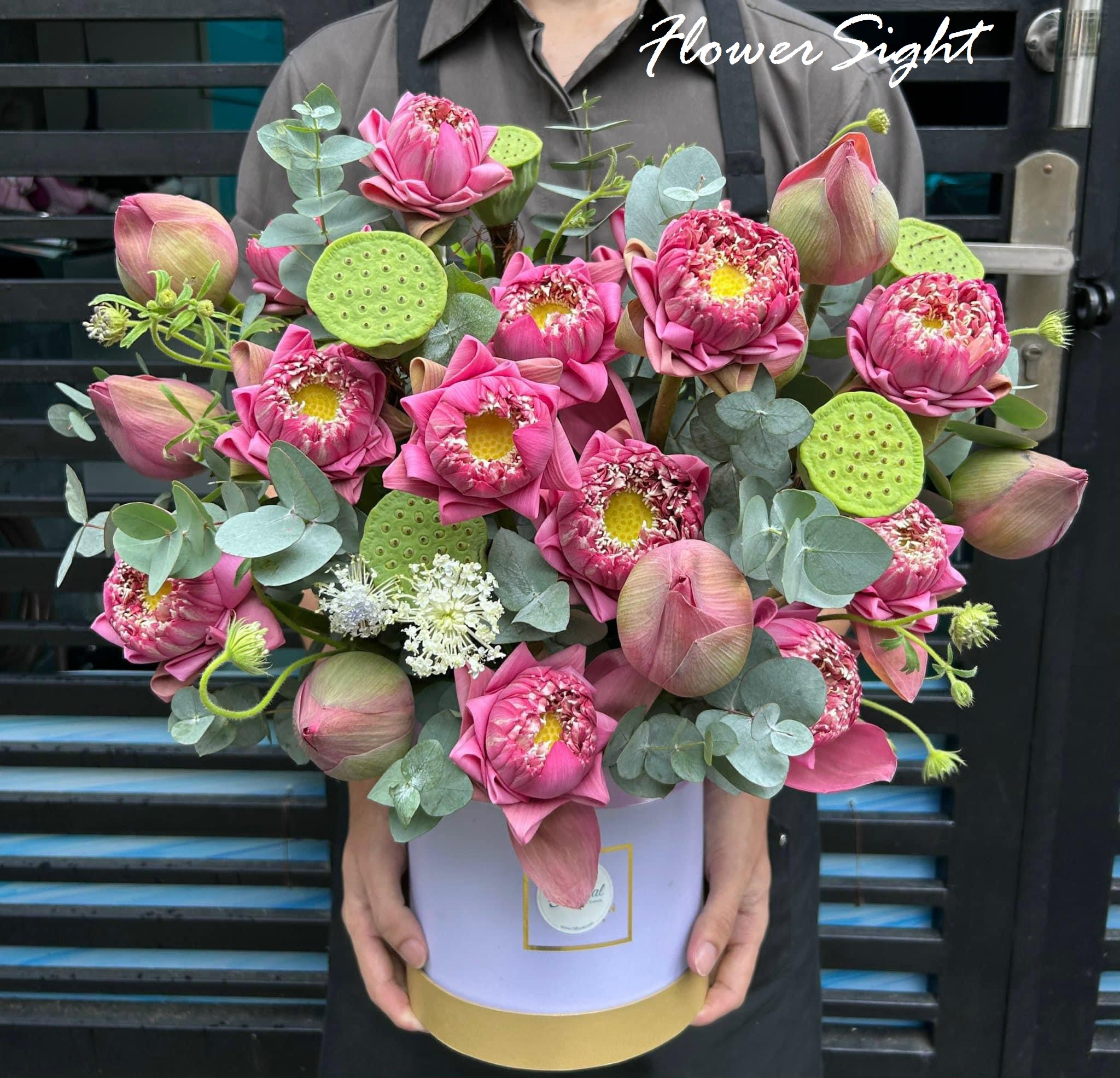 Lẵng hoa sen hồng