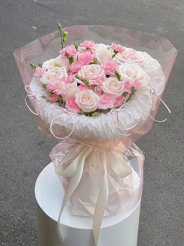 Bó hoa hồng kem xinh xắn