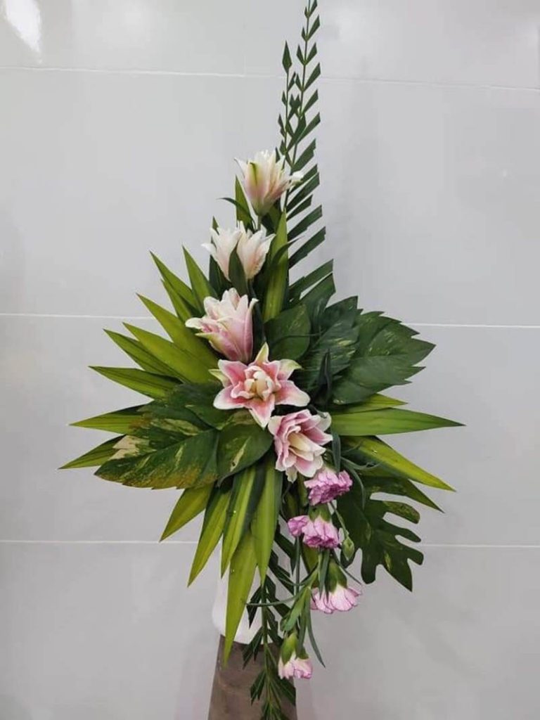 Hoa để bàn hội nghị hiện đại