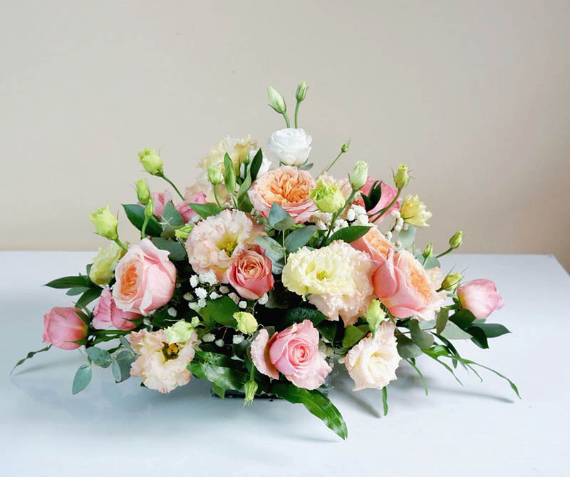 Hoa để bàn hội nghị