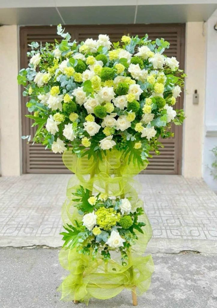 Kệ hoa chúc mừng khai giảng năm học mới