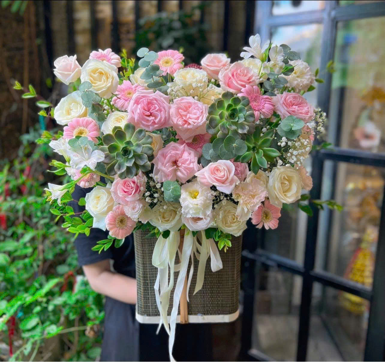 Hộp hoa tươi Chill Guy