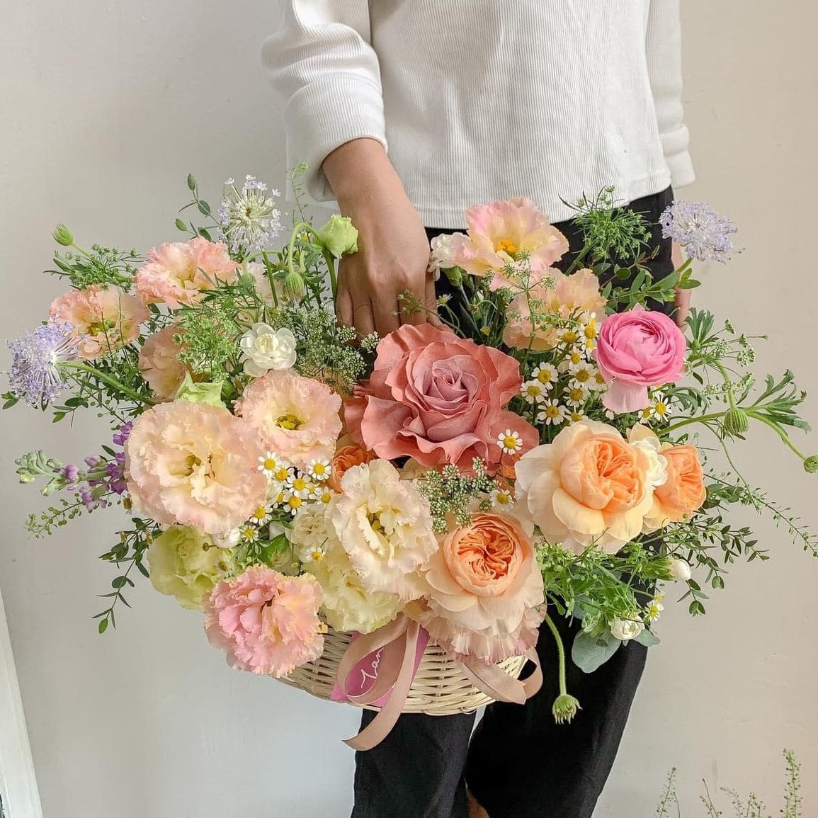 Giỏ hoa tươi Feel the sunset giá rẻ tại TPHCM