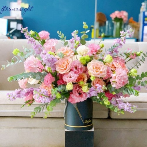 Lẵng hoa để bàn phòng khách