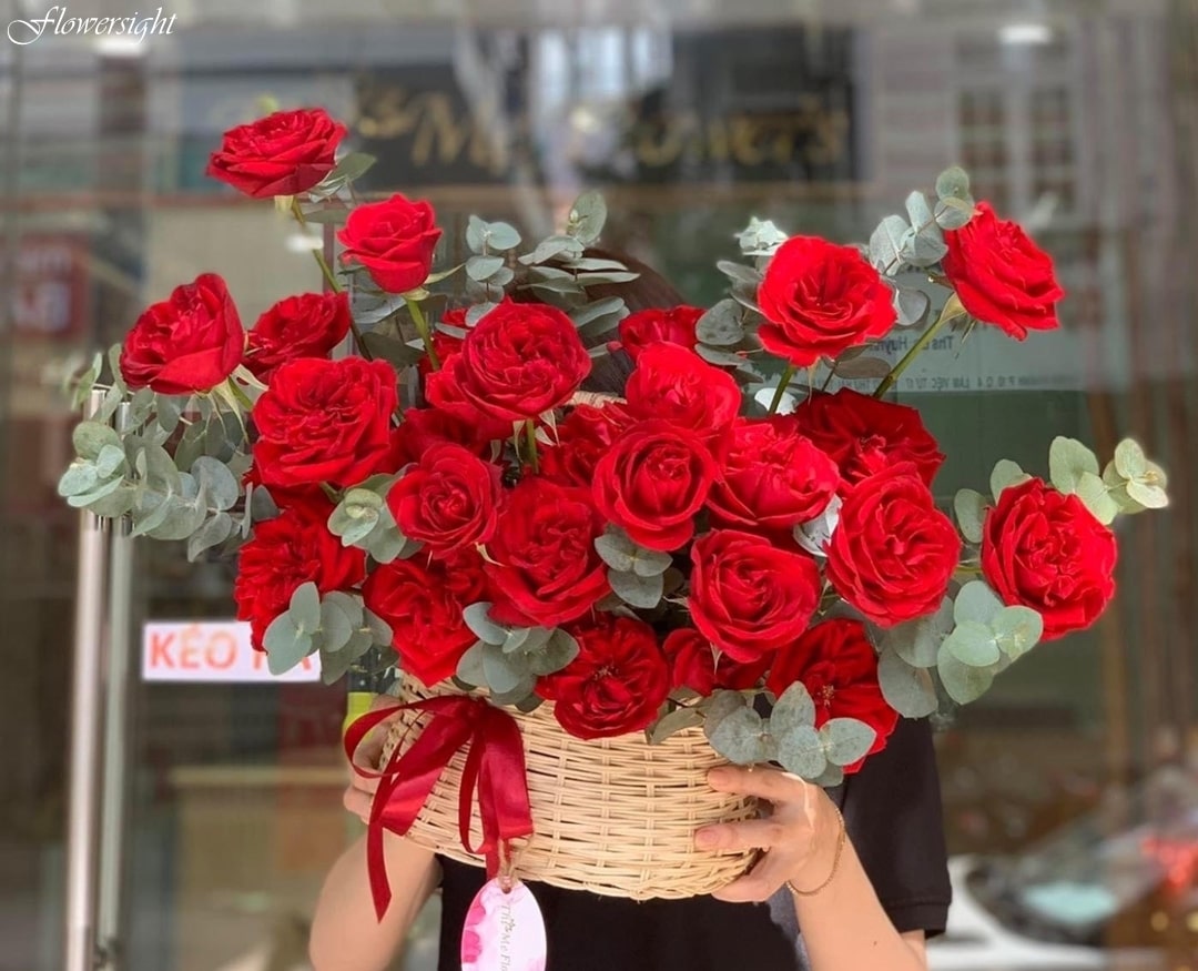 Giỏ hoa đỏ mừng khai trương rực rỡ