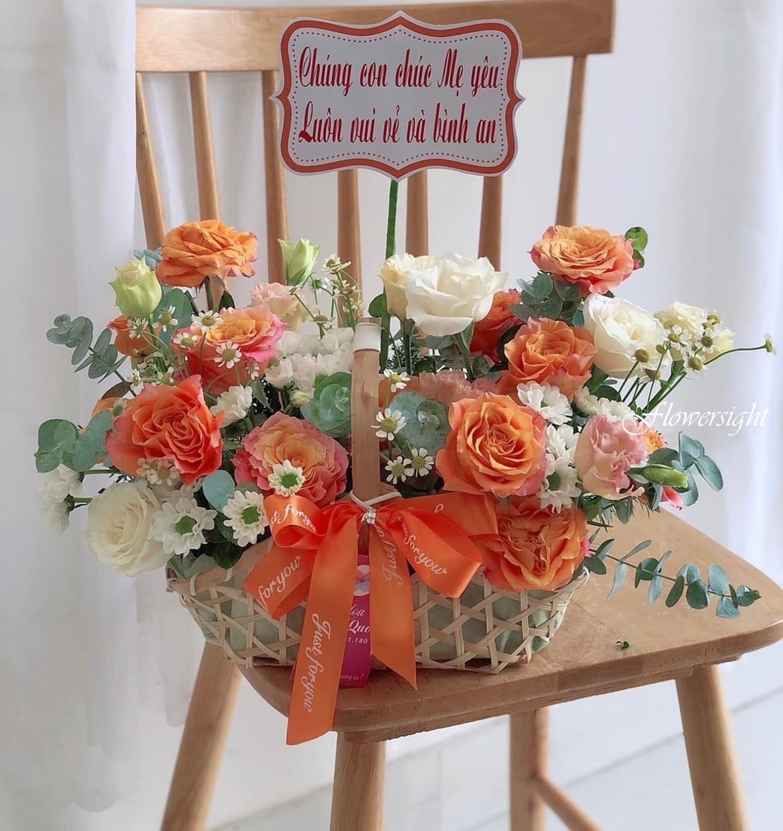 giỏ hoa chúc mừng Cổ điển