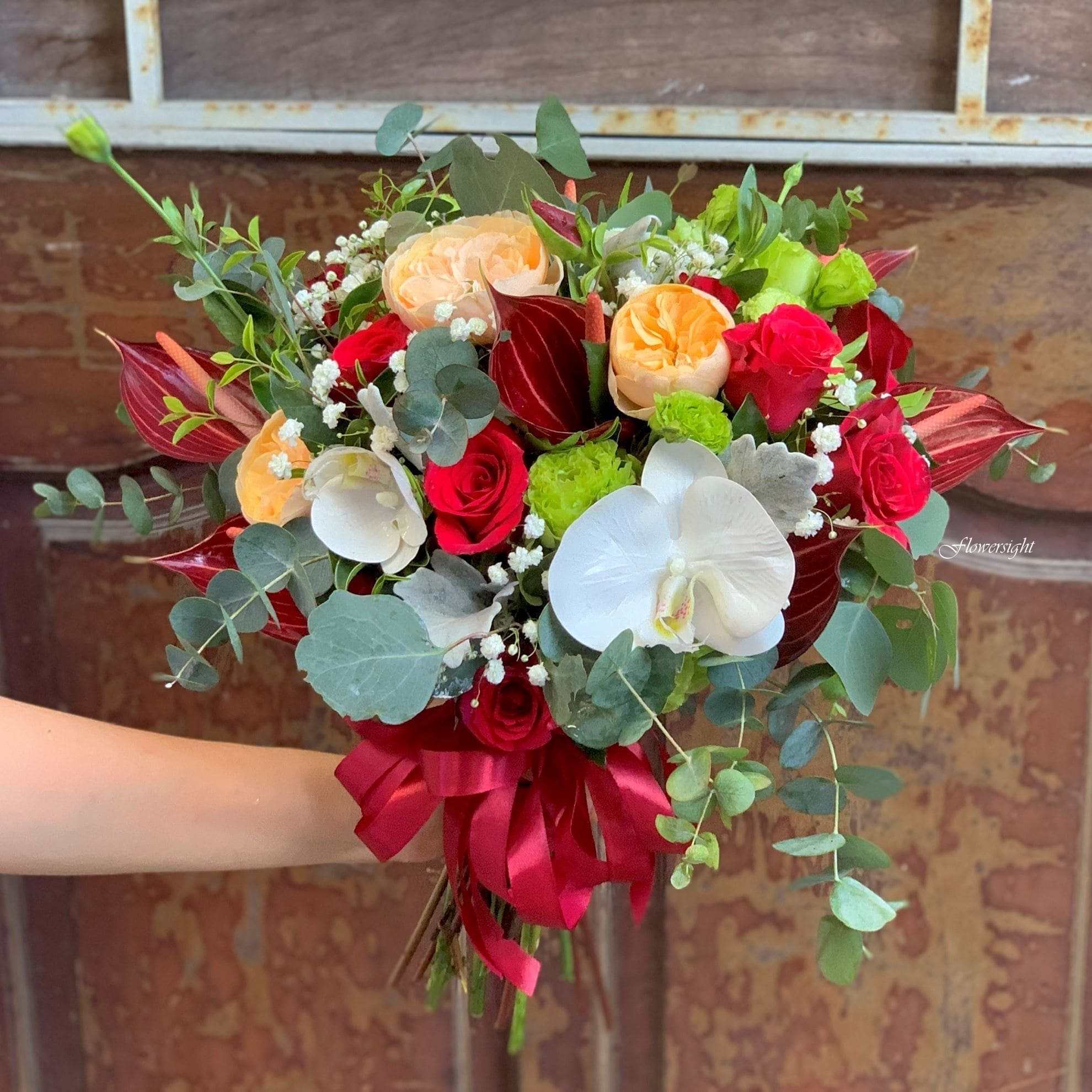 hoa cưới cầm tay cô dâu Hạnh phúc ngập tràn