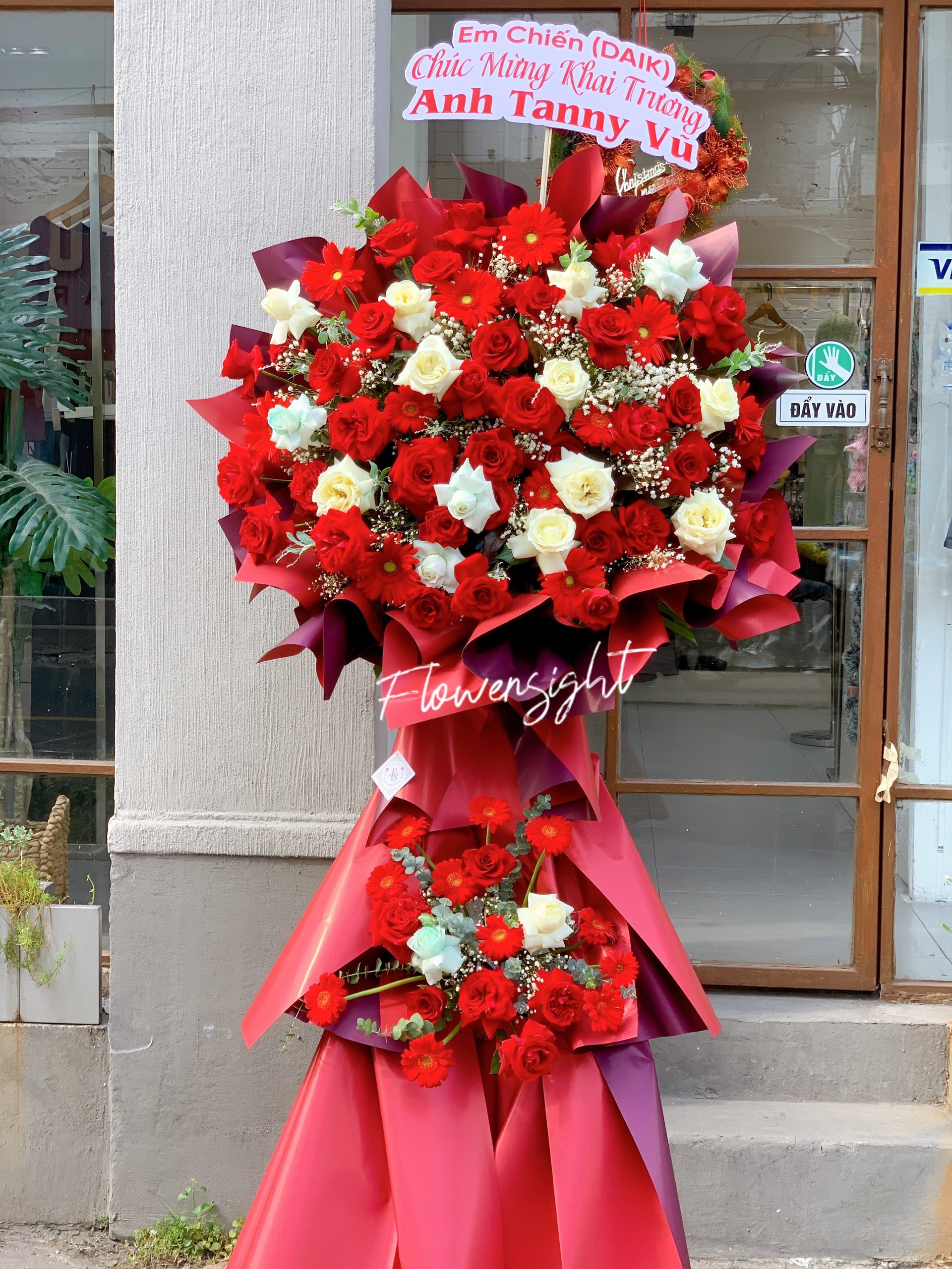 Kệ hoa khai trương đại hội