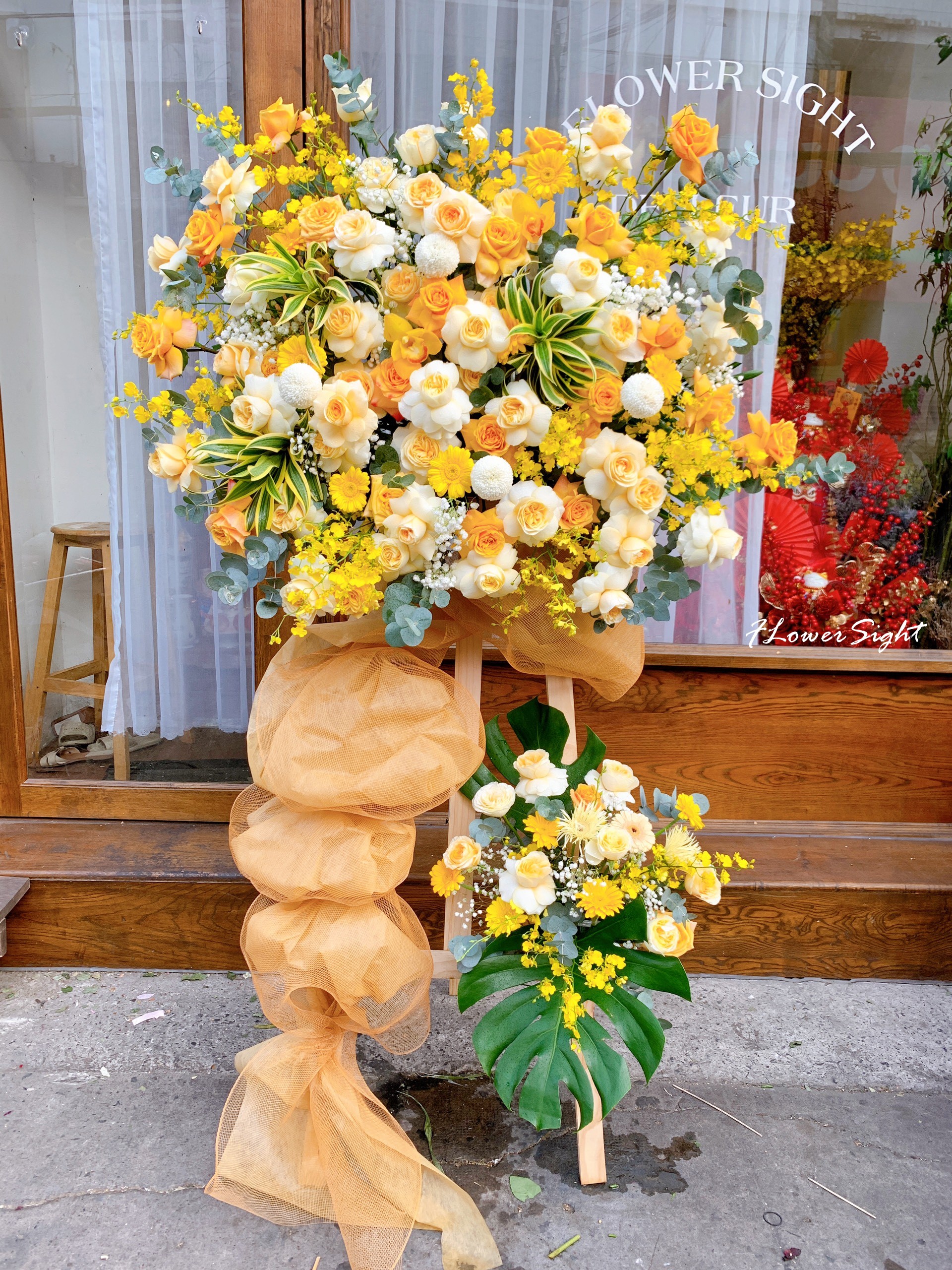 Kệ hoa hồng vàng 20/10