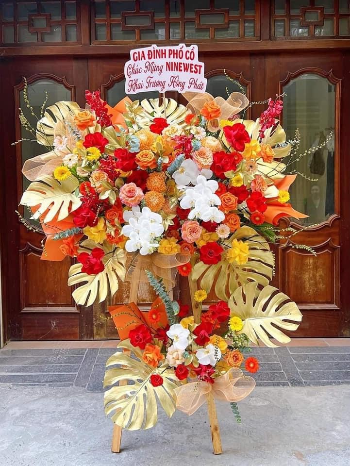 Kệ hoa khai trương đại thắng