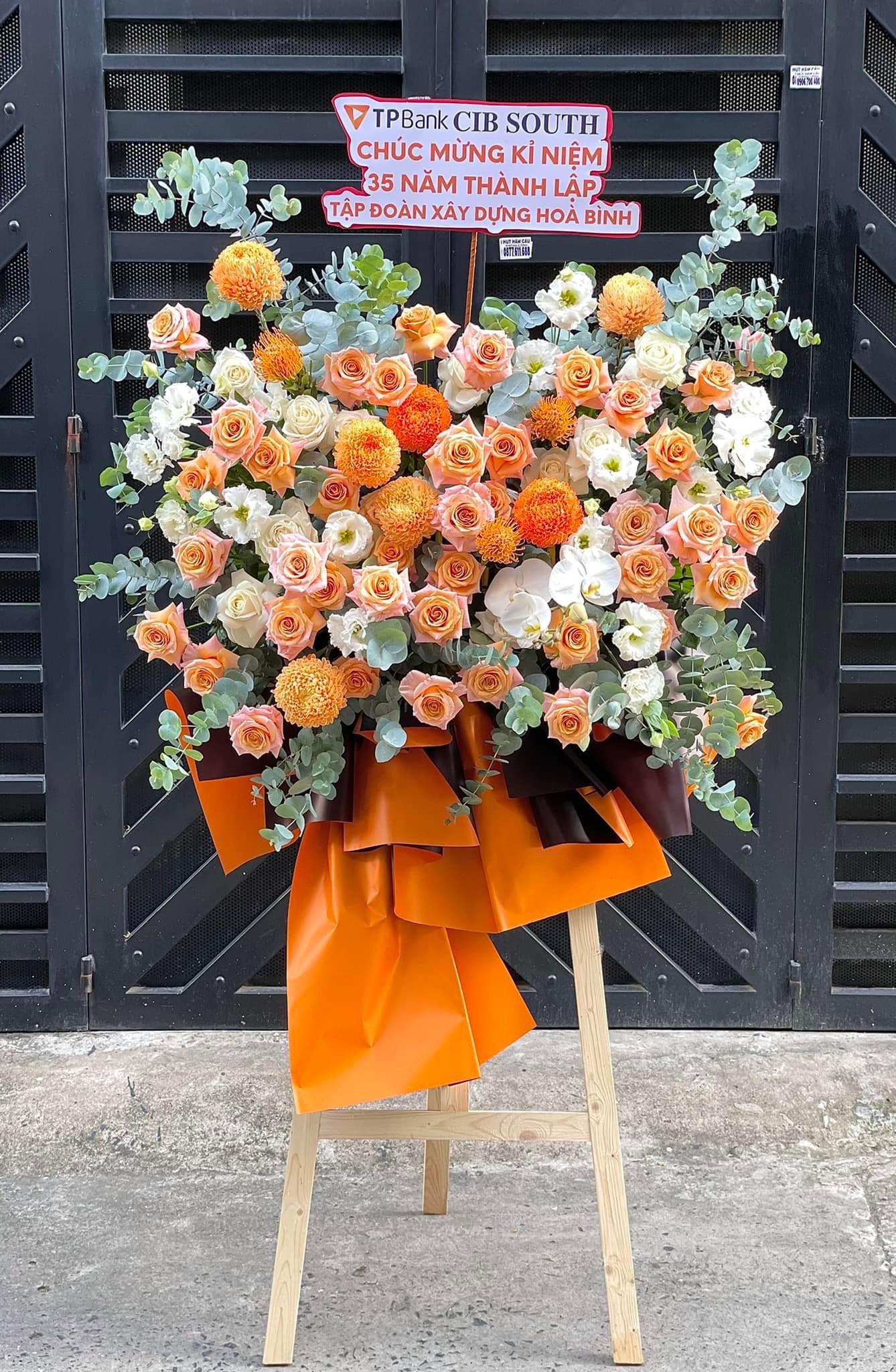 Kệ hoa khai trương màu cam