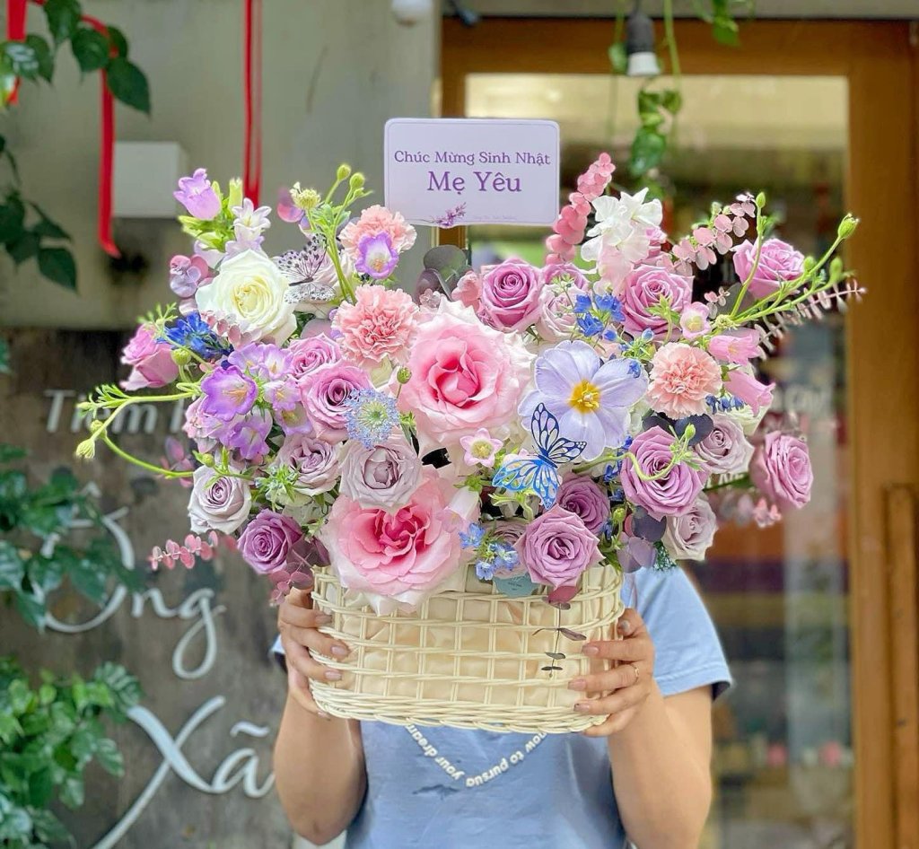 Giỏ hoa tặng người yêu 20/10