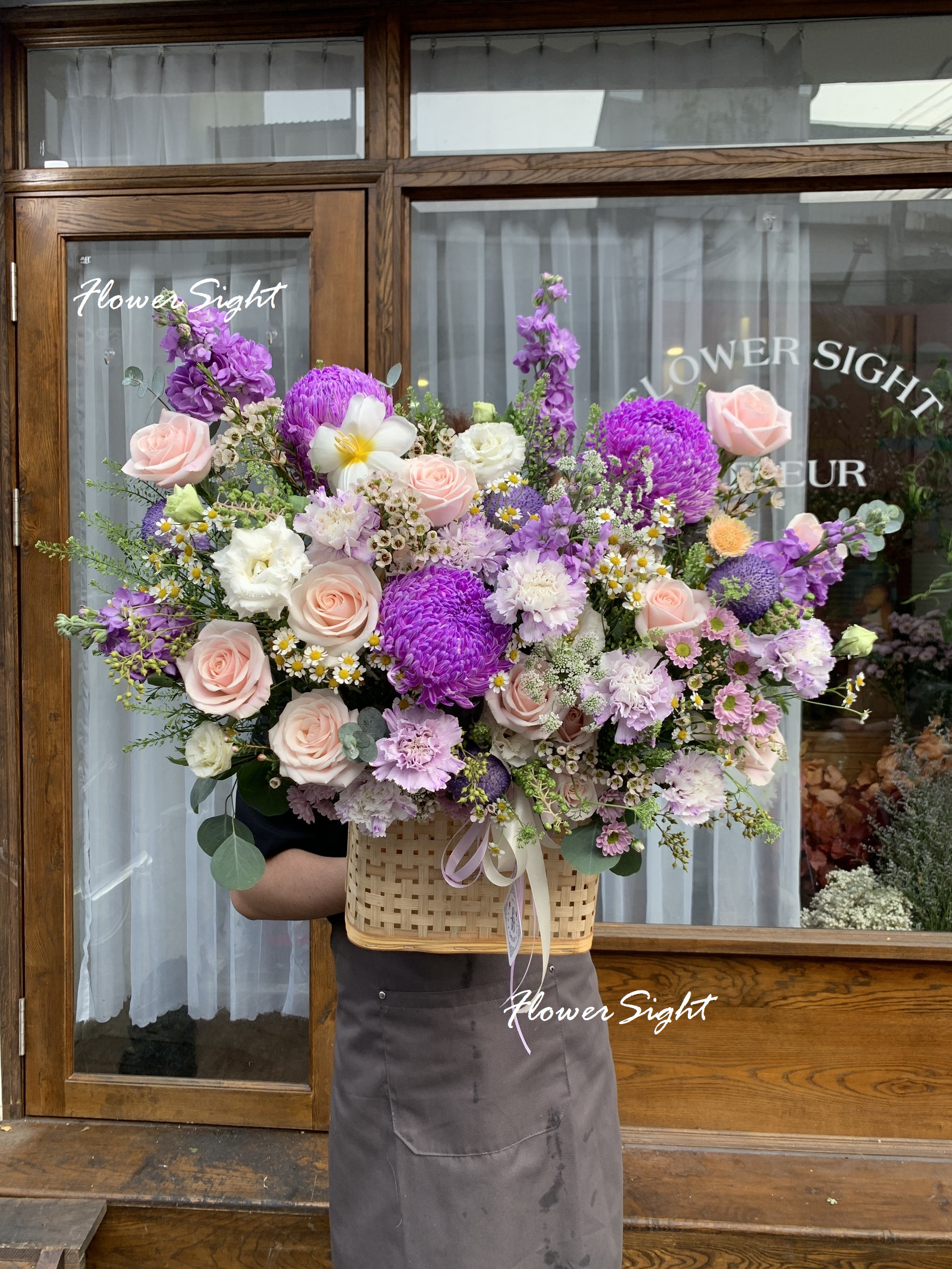 giỏ hoa cúc để bàn