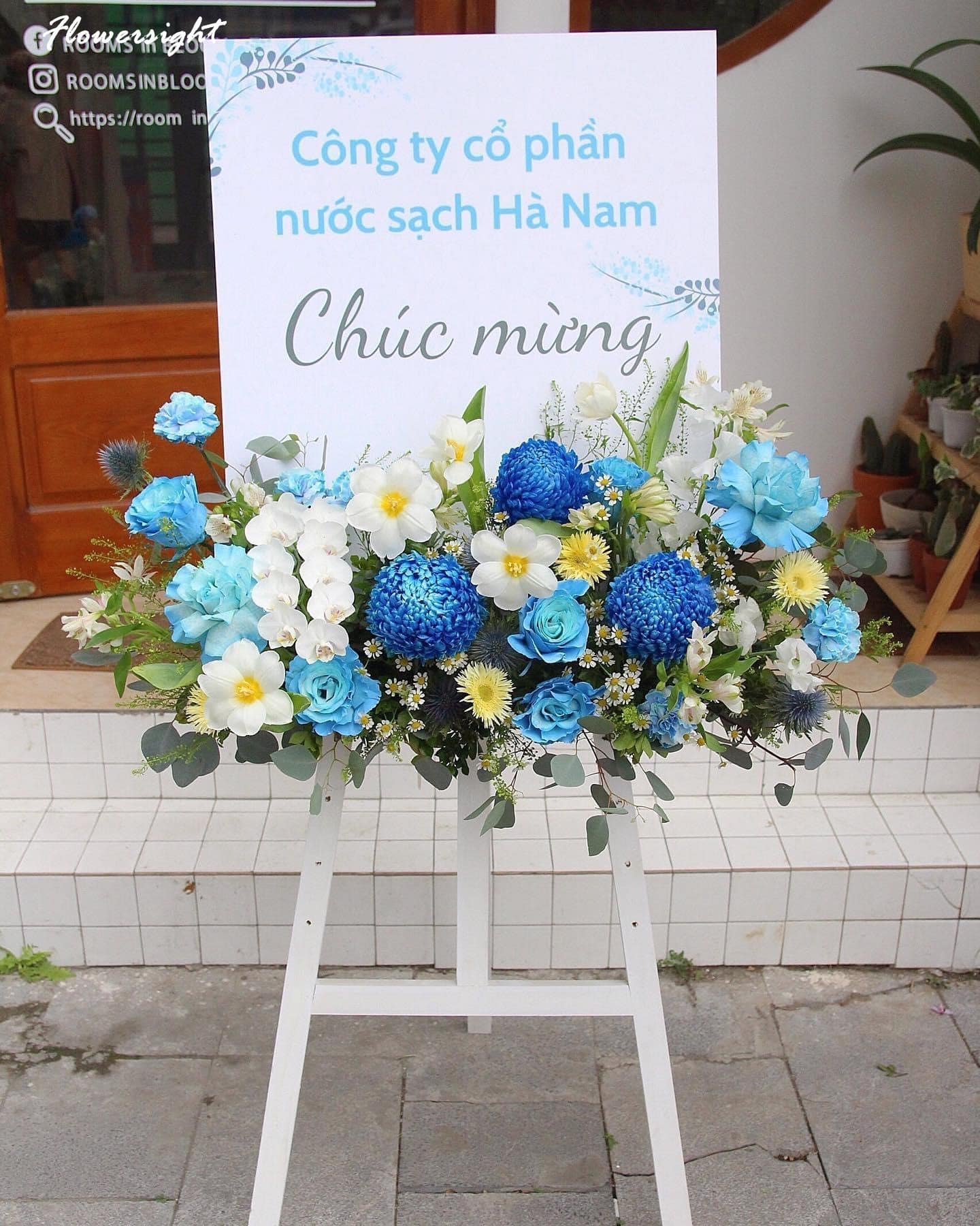 Bạn nên chọn lẵng hoa mừng tân gia có hình thức đẹp, sang trọng và tinh tế