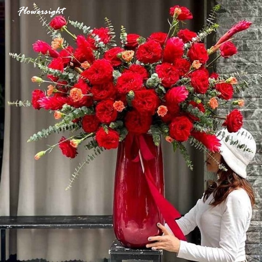 Bình hoa mẫu đơn đỏ