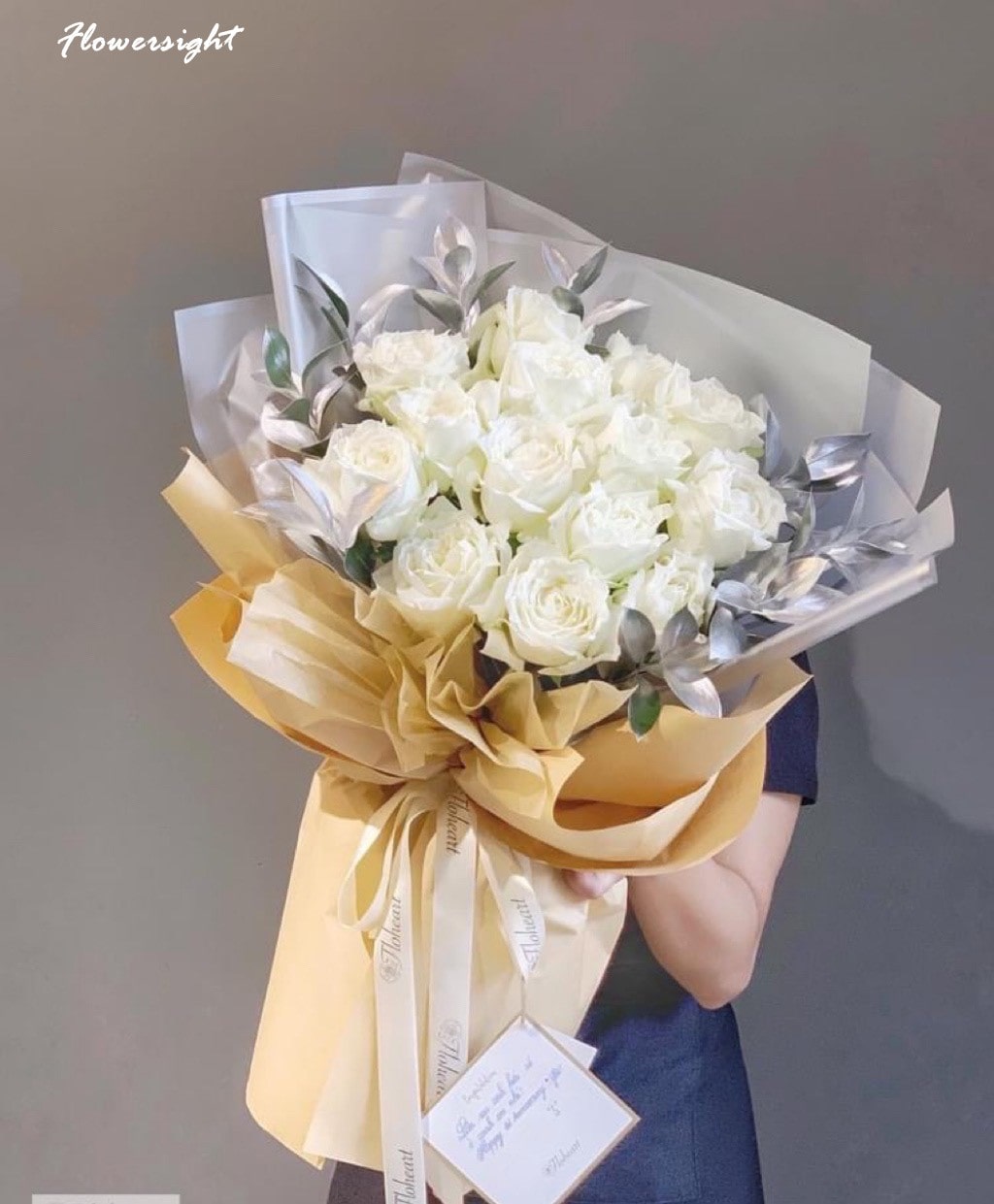 Bó hoa hồng trắng