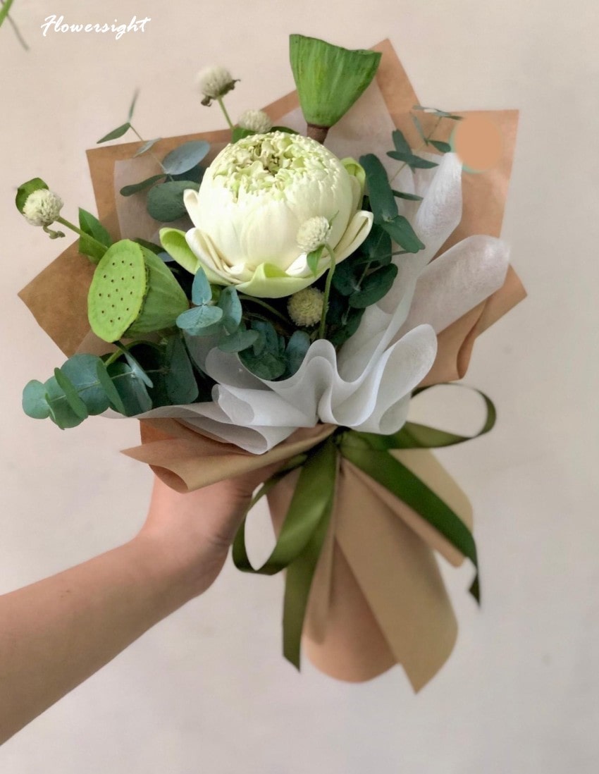 Bó hoa sen trắng chính món quà xinh đẹp mang nhiều ý nghĩa trong ngày sinh nhật